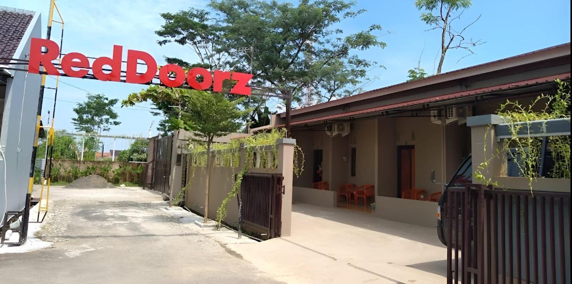 Hotel Reddoorz Syariah Near Exit Tol Pemalang Comal 2 Exterior foto